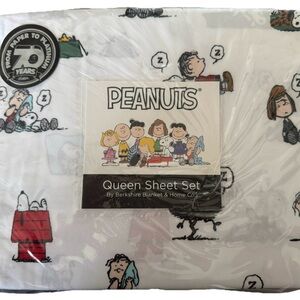 NEW 4 PIECE QUEEN BED SHEET SET PEANUTS SNOOPY CHARLIE BROWN LINUS SLEEPING Z